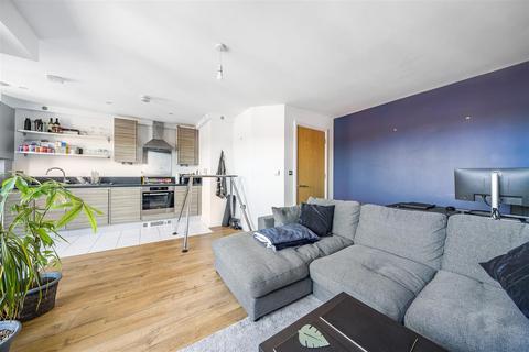 1 bedroom flat for sale, Leverton Close, Wood Green, N22