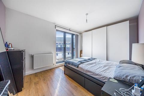 42 Leverton Close, London, N22 7BT