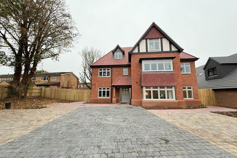 OAK TREE PLACE -Tanwoth Lane, Shirley