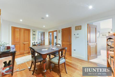 3 bedroom apartment for sale, 4 Strand Drive, Richmond