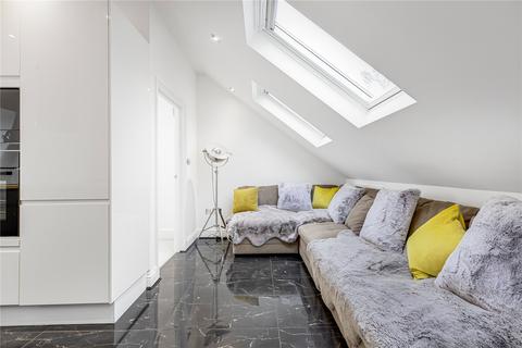 3 bedroom flat for sale, Wandsworth Bridge Road, Fulham, London, SW6