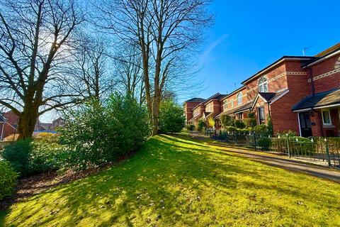 2 bedroom mews for sale, Hedingham Close, Macclesfield