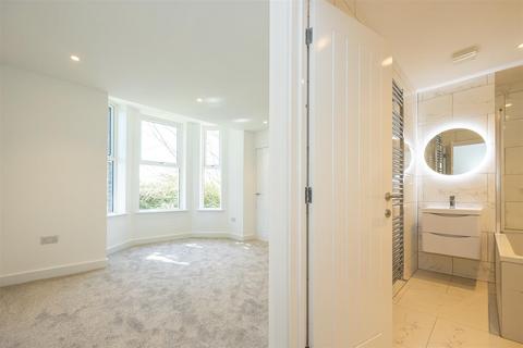 2 bedroom house for sale, Silvan Court, Macclesfield