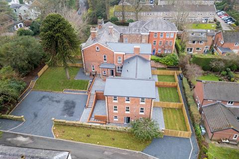 4 bedroom house for sale, Silvan Court, Macclesfield