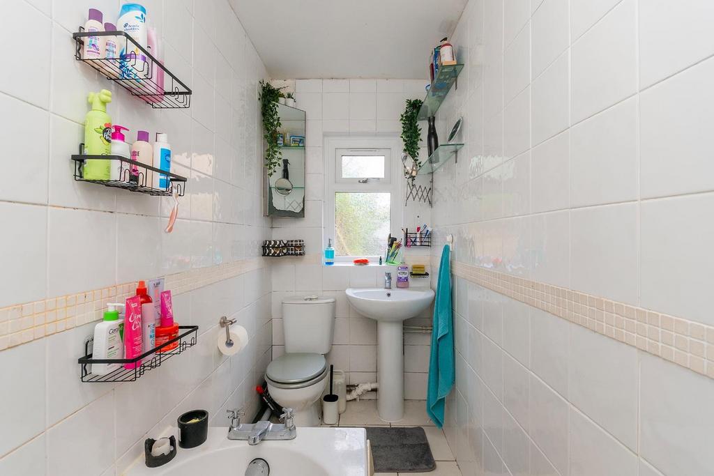 1 A9 RSD - Bathroom B.jpg