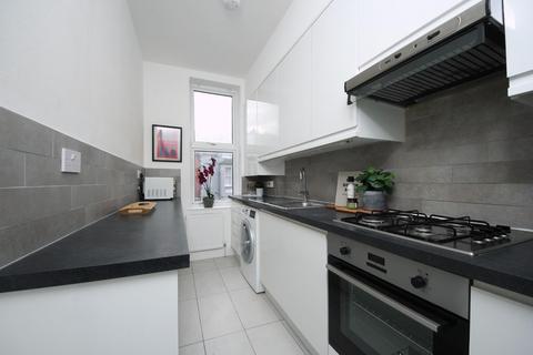 2 bedroom flat for sale, Nemoure Road, W3