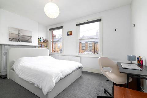 2 bedroom flat for sale, Steele Road, London