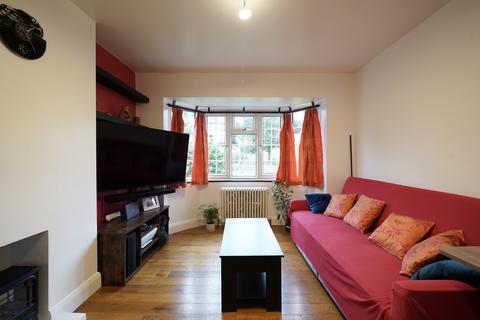 3 bedroom flat for sale, High Road, Loughton IG10