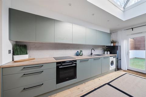 3 bedroom terraced house for sale, Isham Road, LONDON SW16