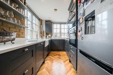 1 bedroom flat for sale, Tower Bridge Road, London, SE1