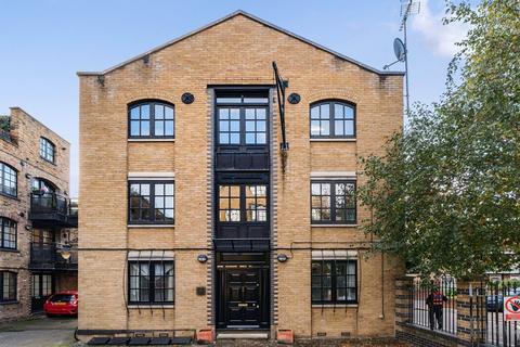 1 bedroom flat for sale, Maltings Place, Tower Bridge Road, SE1.
