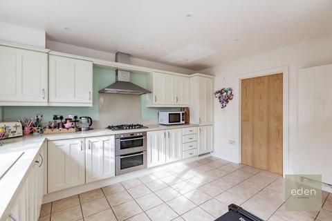 4 bedroom terraced house for sale, Orient Court, Kings Hill, ME19