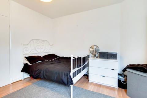 3 bedroom flat for sale, Saltwell Street, London E14