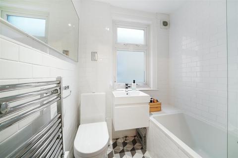 13a Glebe Road, Bromley, BR1 3NT