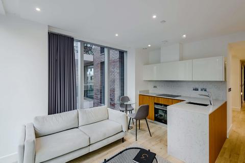 Studio to rent, Neroli House, 14 Piazza Walk, Aldgate, London, E1