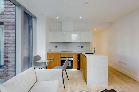 Studio to rent, Neroli House, 14 Piazza Walk, Aldgate, London, E1