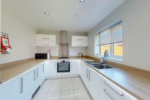 4 bedroom detached house to rent, Heatherfields Crescent, New Rossington, Doncaster