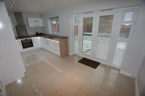 4 bedroom detached house to rent, Heatherfields Crescent, New Rossington, Doncaster