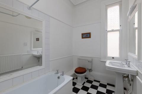 2 bedroom flat for sale, Colinette Road, London