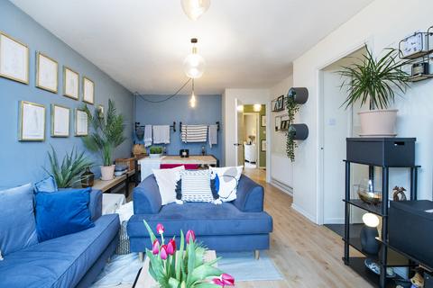 2 bedroom flat for sale, Roseland House, Weimar Street, London