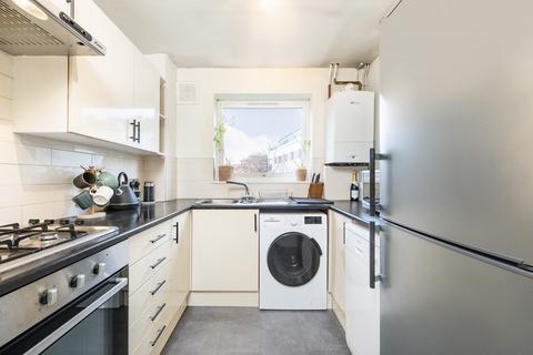 2 bedroom flat for sale, Roseland House, Weimar Street, London