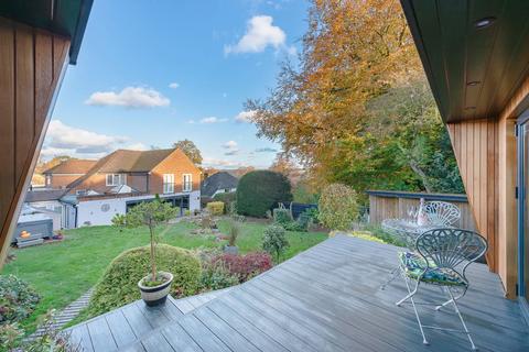 6 Woodside Close, Caterham, CR3 6AU