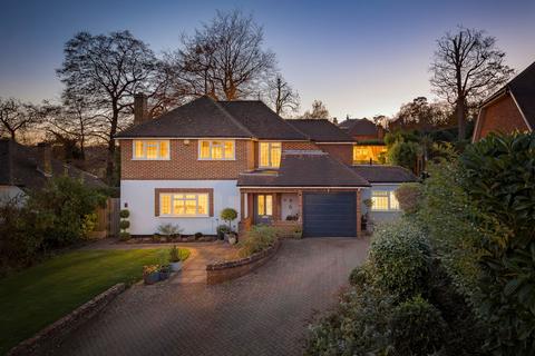 6 Woodside Close, Caterham, CR3 6AU