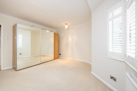 2 bedroom flat to rent, Queens Court, Queens Road, Richmond, Surrey