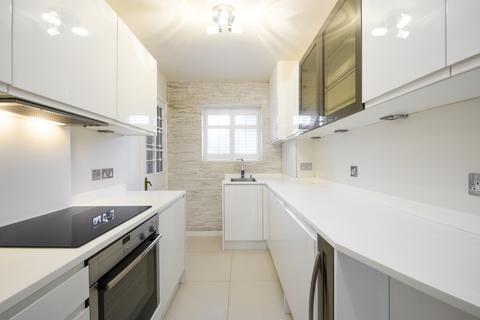 2 bedroom flat to rent, Queens Court, Queens Road, Richmond, Surrey