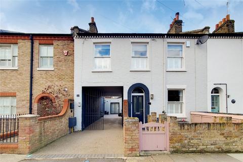 3 bedroom detached house to rent, Sefton Street, London