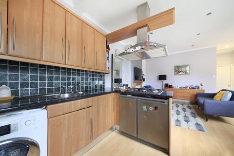 3 bedroom flat for sale, Bedford Road, Clapham, London