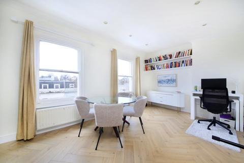 3 bedroom flat for sale, St. John's Hill, London