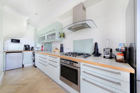 3 bedroom flat for sale, St. John's Hill, London