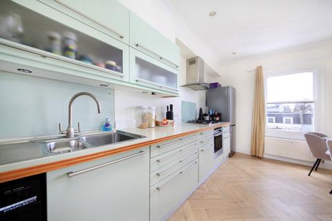 3 bedroom flat for sale, St. John's Hill, London