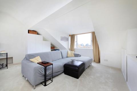 3 bedroom flat for sale, St. John's Hill, London