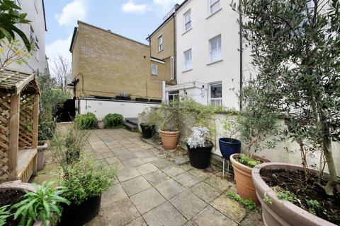 3 bedroom flat for sale, St. John's Hill, London