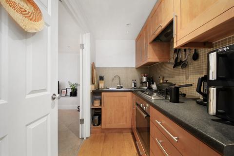 1 bedroom flat for sale, Earlsfield Road, London