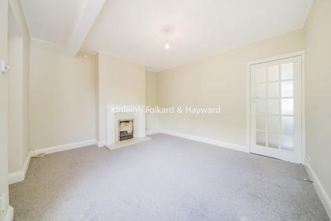 2 bedroom maisonette to rent, Barnscroft London SW20