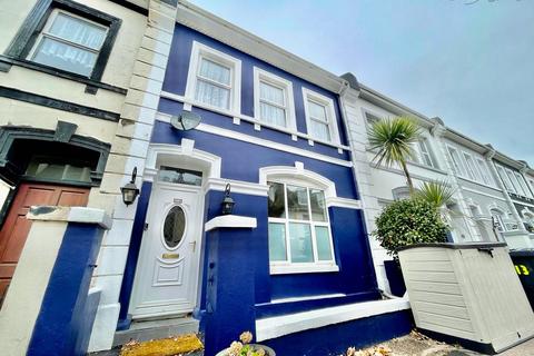 3 bedroom detached house to rent, Bampfylde Road, Torquay, TQ2 5AR