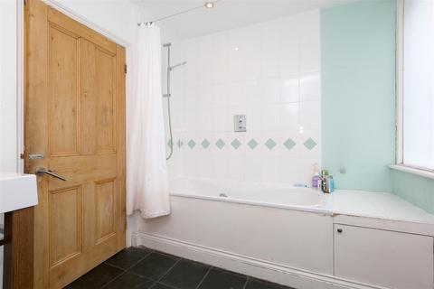 56a Geldeston Road, London, E5 8SB
