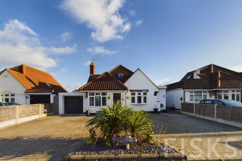 4 bedroom chalet for sale, Haarlem Road, Canvey Island, SS8