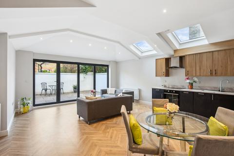 4 bedroom apartment for sale, Tooting Bec Road, SW17