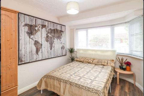 3 bedroom terraced house to rent, Thurlow Gardens, Ilford, Essex, IG6