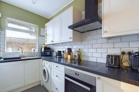 2 bedroom flat for sale, Stoke Abbott Road, Worthing BN11 1HJ