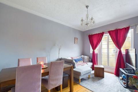 2 bedroom flat for sale, Stoke Abbott Road, Worthing BN11 1HJ