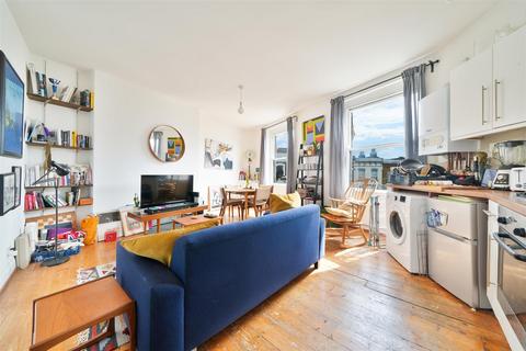 Flat 2, 2 Crossway, London, N16 8HX