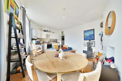 Flat 2, 2 Crossway, London, N16 8HX