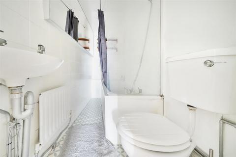 Flat 2, 2 Crossway, London, N16 8HX