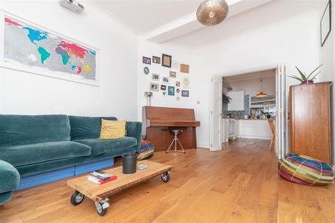 3 bedroom flat for sale, Nevill Road, London