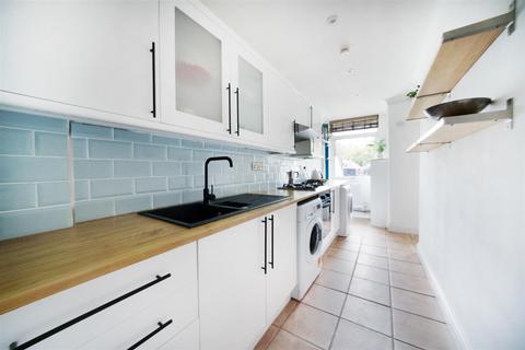 1 bedroom flat for sale, West Bank, London